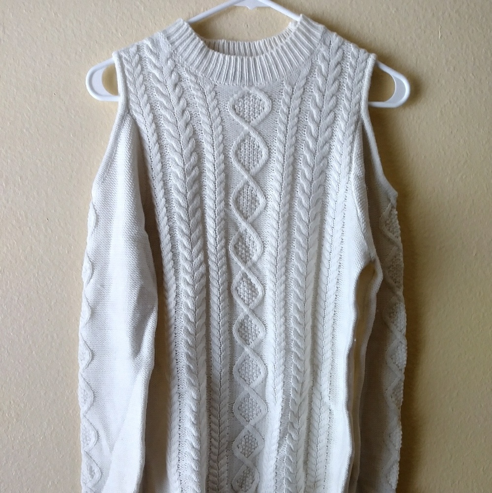 Shoulder cut out sweater